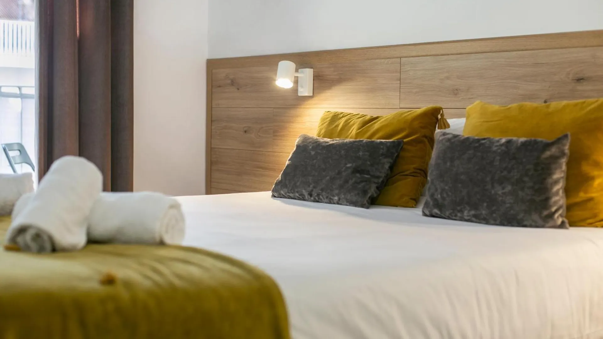 Chic And Modern Apartments In Gracia 바르셀로나
